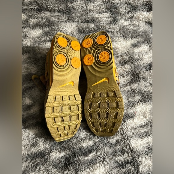 302: Nike Women Shox Gravity (Metallic Gold) Size: 7.5 (reg$150) - Picture 6 of 13